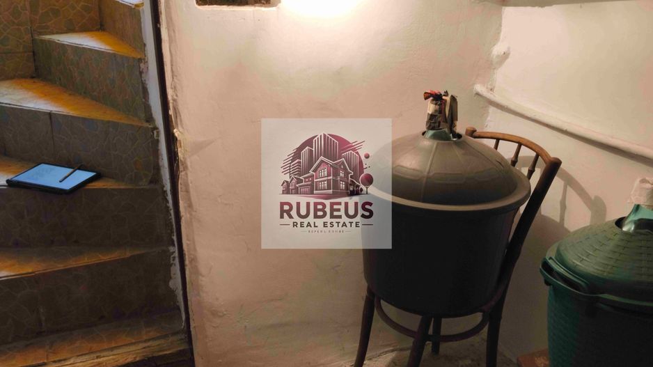 Casa cu personalitate in Calomfirescu – spatiu, liniste si teren gener - Poză 25