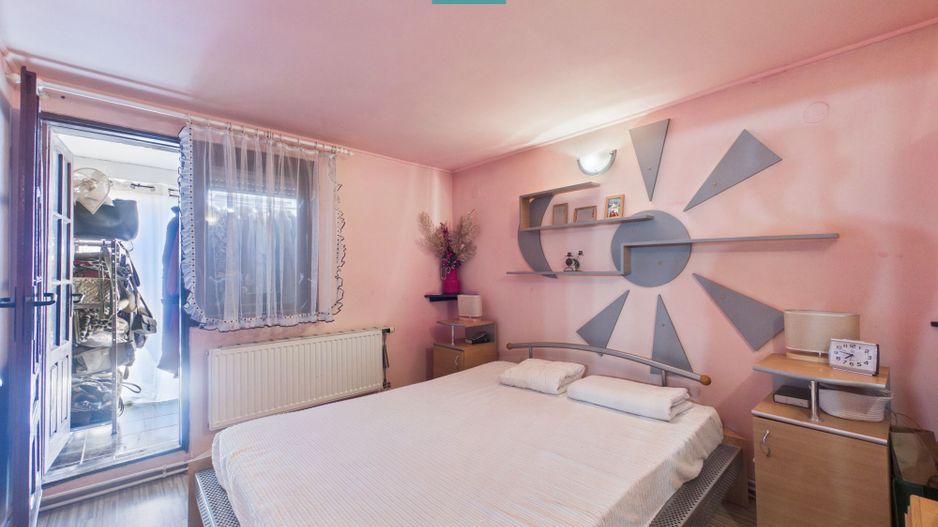 Casă cu 2 corpuri de clădire în Bujac - Poză 10
