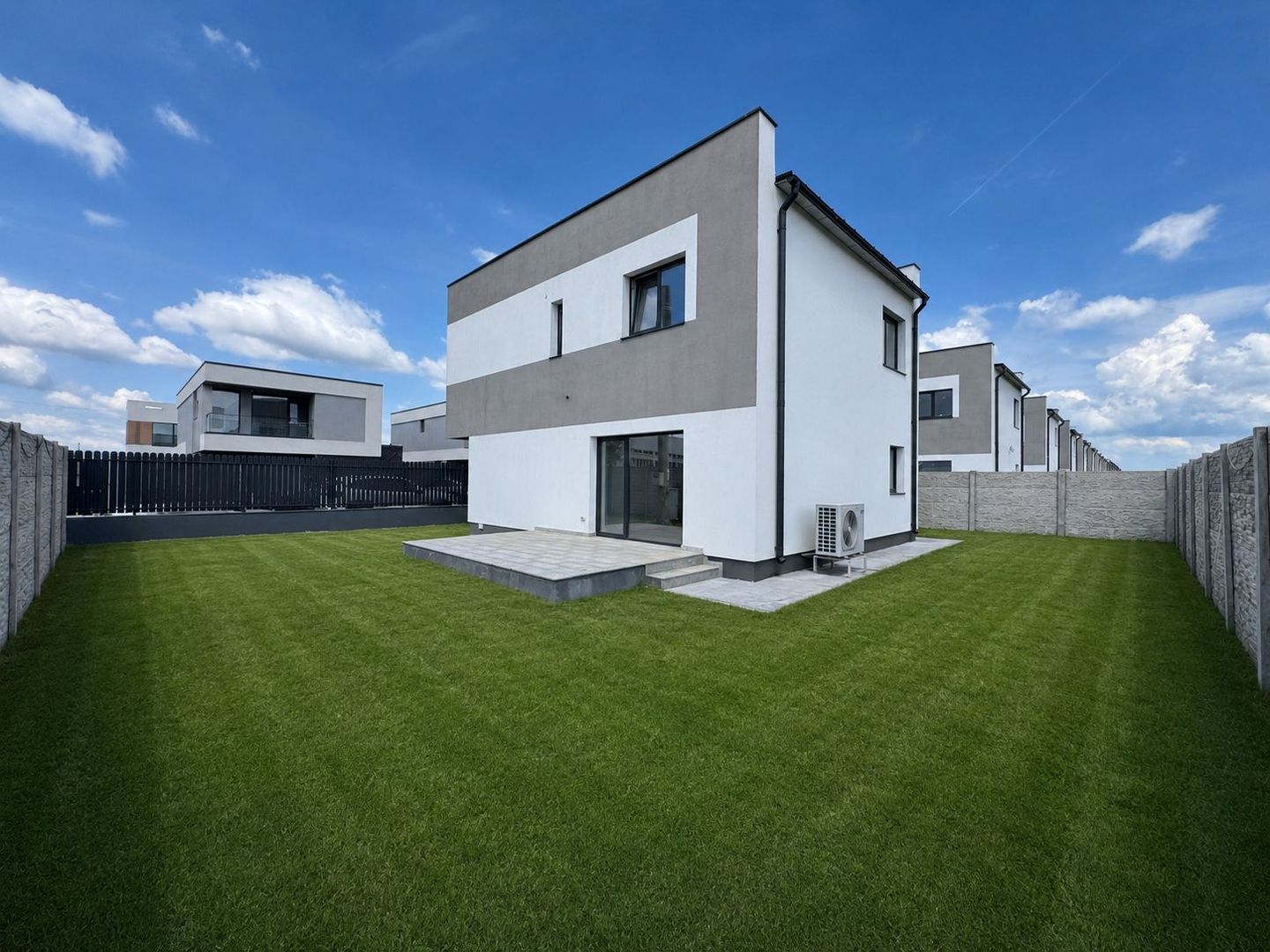 Vila moderna P+1, 150m2 si 320 curte cu POMPA DE CALDURA - Poză 1