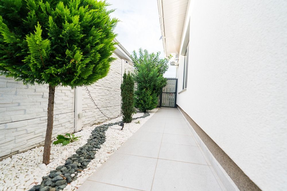 Casa deosebita cu finisaje premium si gradina privata Tunari - Poză 14