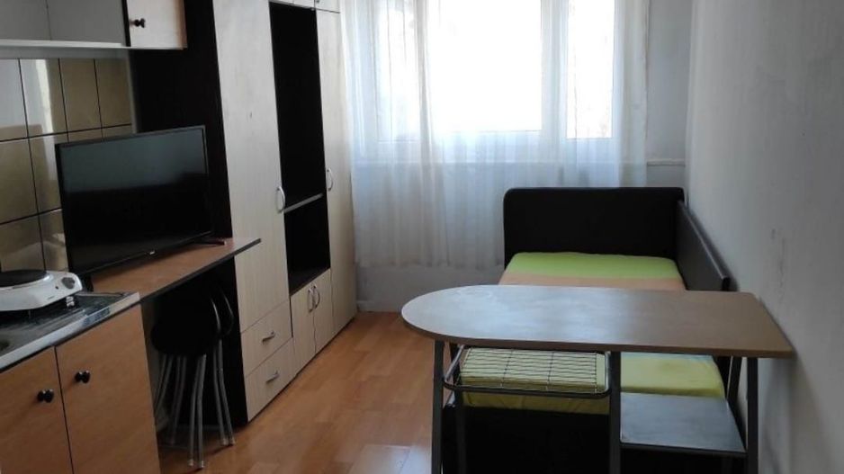 BRASADAS vinde garsonieră 14mp pe Careiului la etajul 3/4. - Poză 1