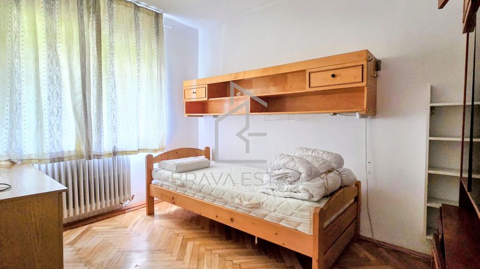 Apartament 3 camere, 2 bai, balcon, zona UMF - Poză 11