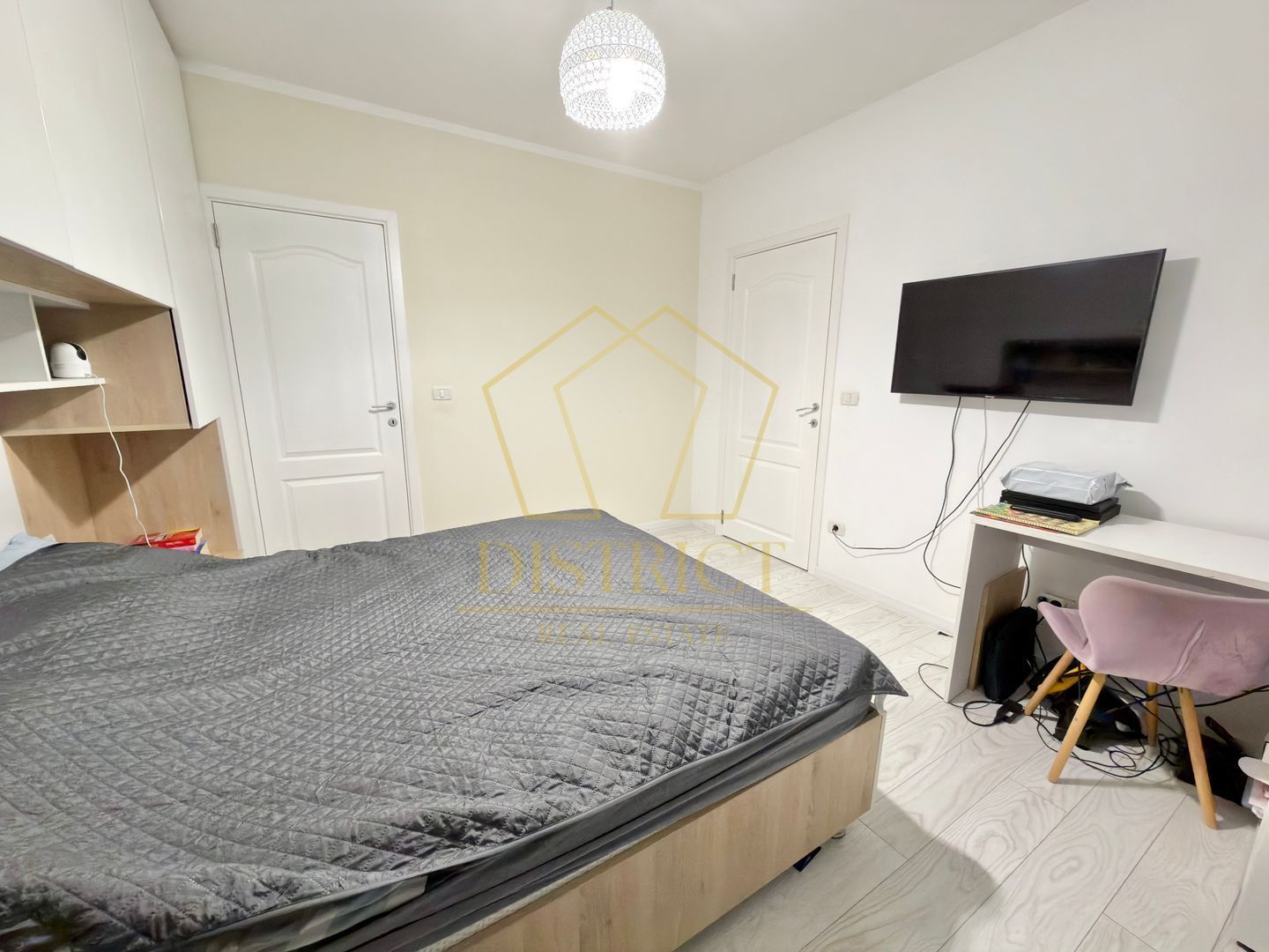 Apartament cu 3 camere, dressing si debara mobilat la etaj intermediar in Giroc. - Poză 9
