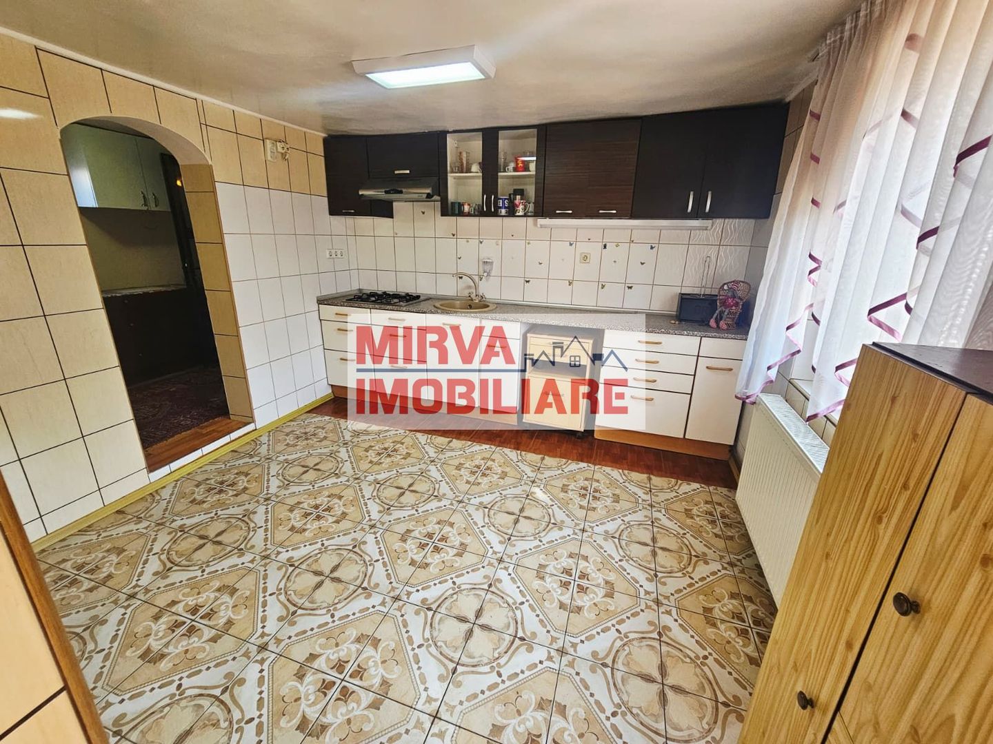 🏡 Casă spațioasă cu 9 camere în Strejnicu – pentru locuință, birouri - Poză 38