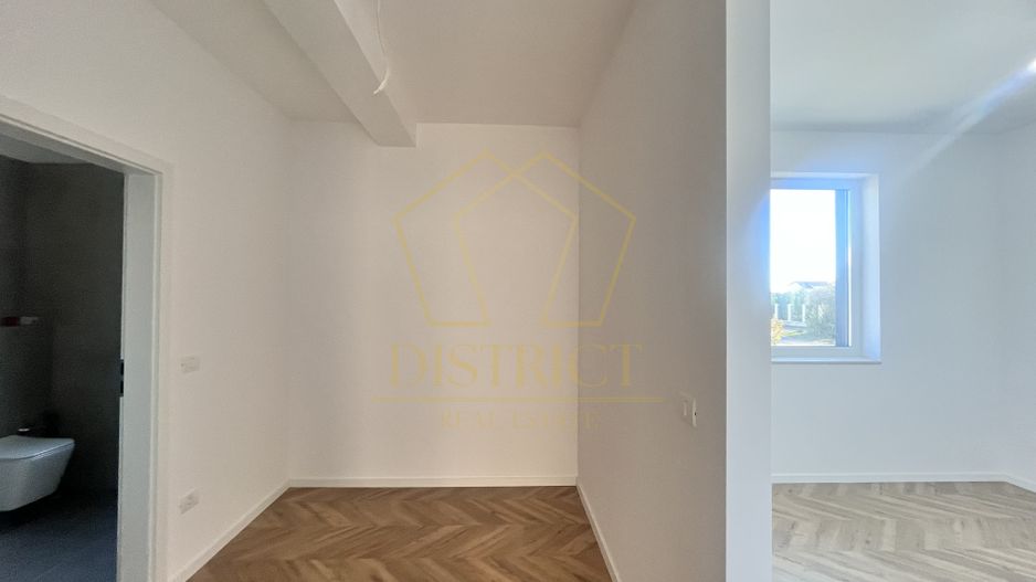 Duplex modern cu 5 camere si curte amenajata I Dumbravita - Poză 9