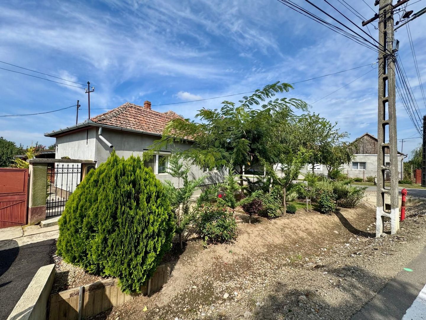 Casa cu 4 camere si livada la 25 km de Oradea - Poză 4