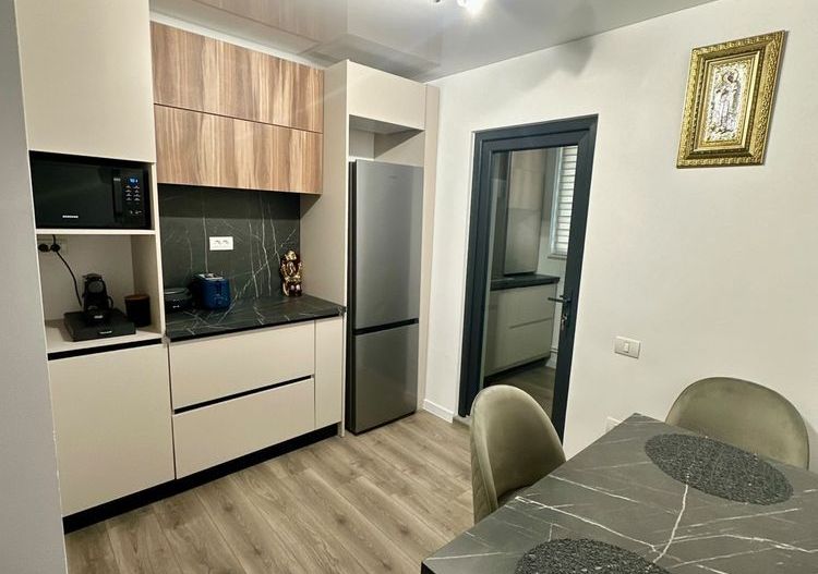 Apartament 3 camere, renovat / mobilat, Poarta 6, Faleza Sud - Poză 3