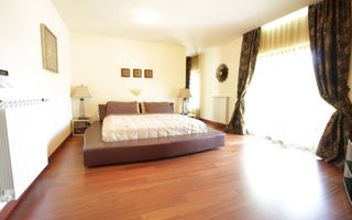 O casa deosebita cu Piscina - Poză 9