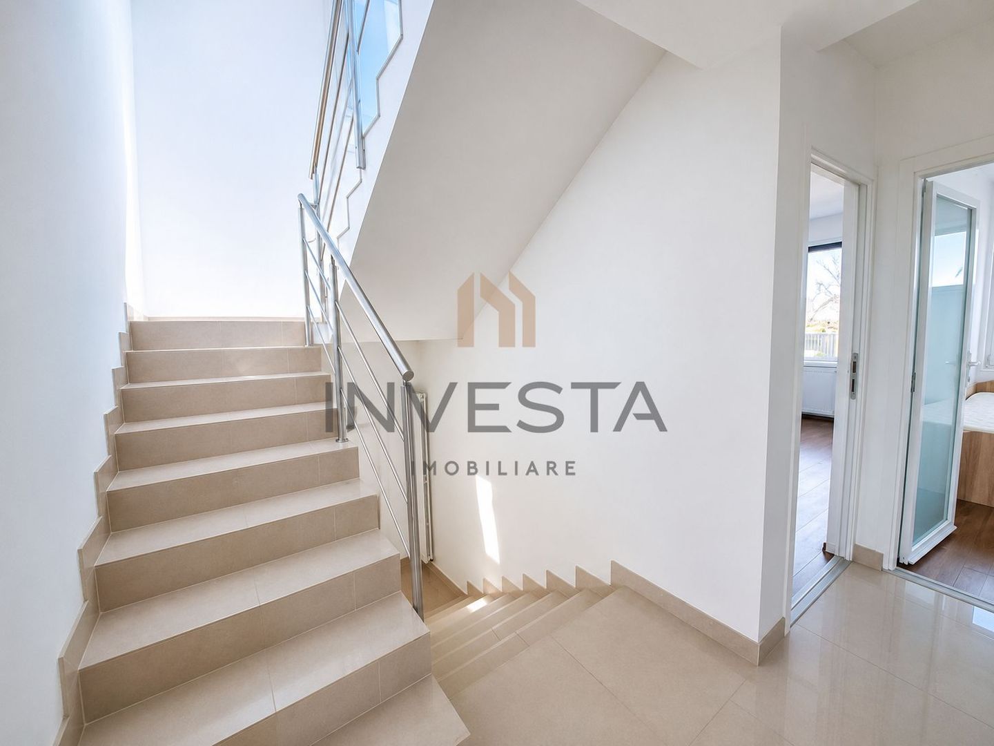 Casa tip duplex cu 4 camere de inchiriat in cartierul Europa - Poză 11
