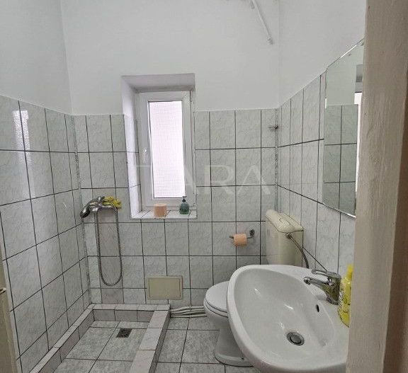 Apartament cu 2 camere, Piața Mihai Viteazu, ideal locuit sau birou. - Poză 8