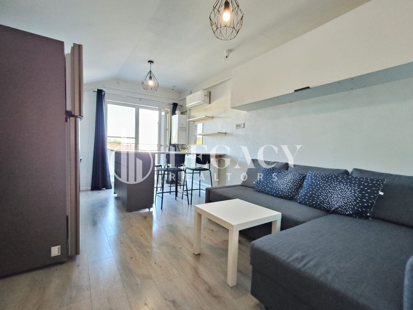 Apartament READY TO MOVE la mansardă, cu balcon și boxă de depozitare - Poză 1