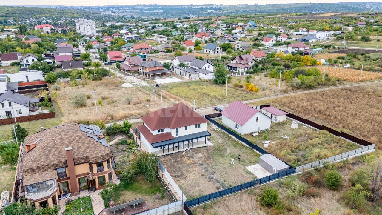 Duplex Modern în Ghidighici – 4 Camere, 96 m², 6 Ari, la 10 Minute de Chișinău - Poză 3