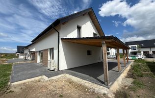 Casă INDEPENDENTĂ ENERGETIC individuală în CARTIER NOU