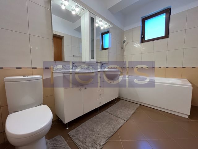 Vila spatioasa 6 dormitoare | gradina | Garaj - Poză 15