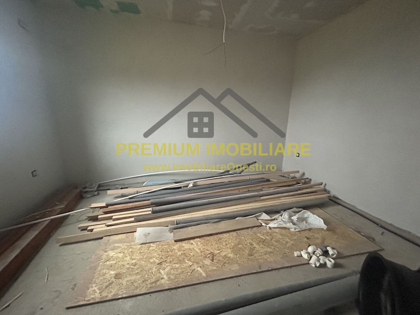 Casa la gri in Onesti - Poză 3