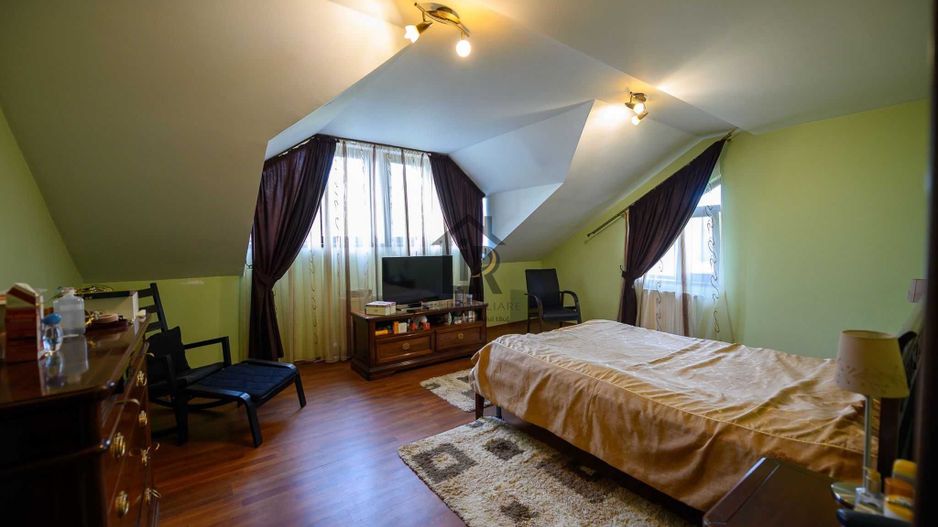 Vilă 5 camere 240 mp, mobilata,teren 806 mp – Platou Galata, Iași - Poză 3