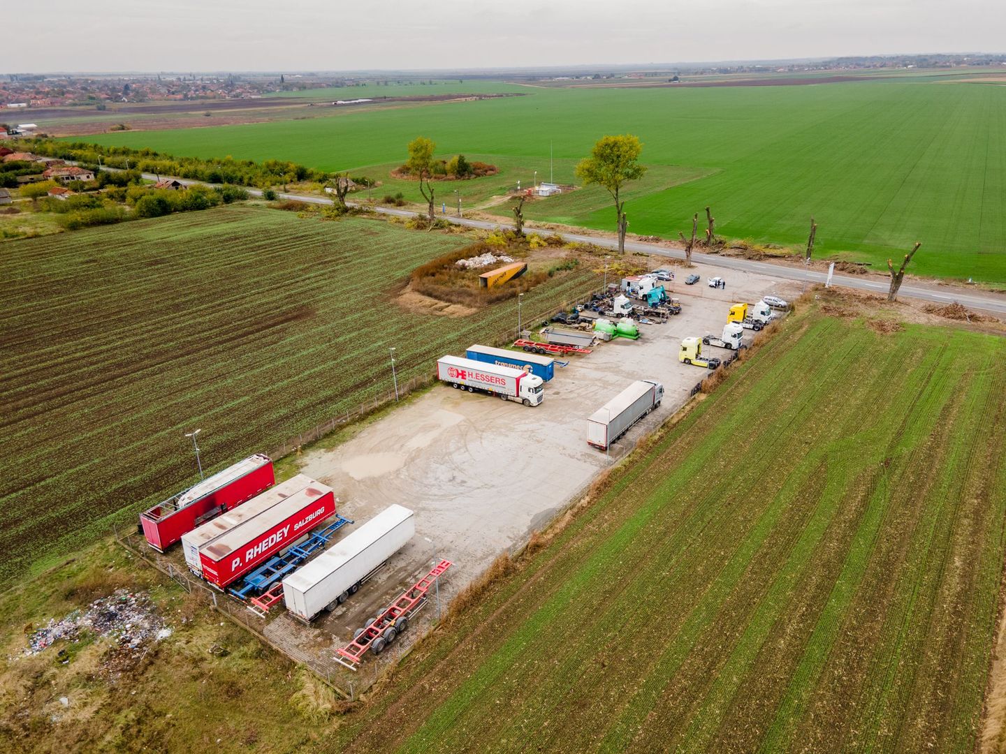 Teren 5060 mp cu parcare amenajată - Poză 1