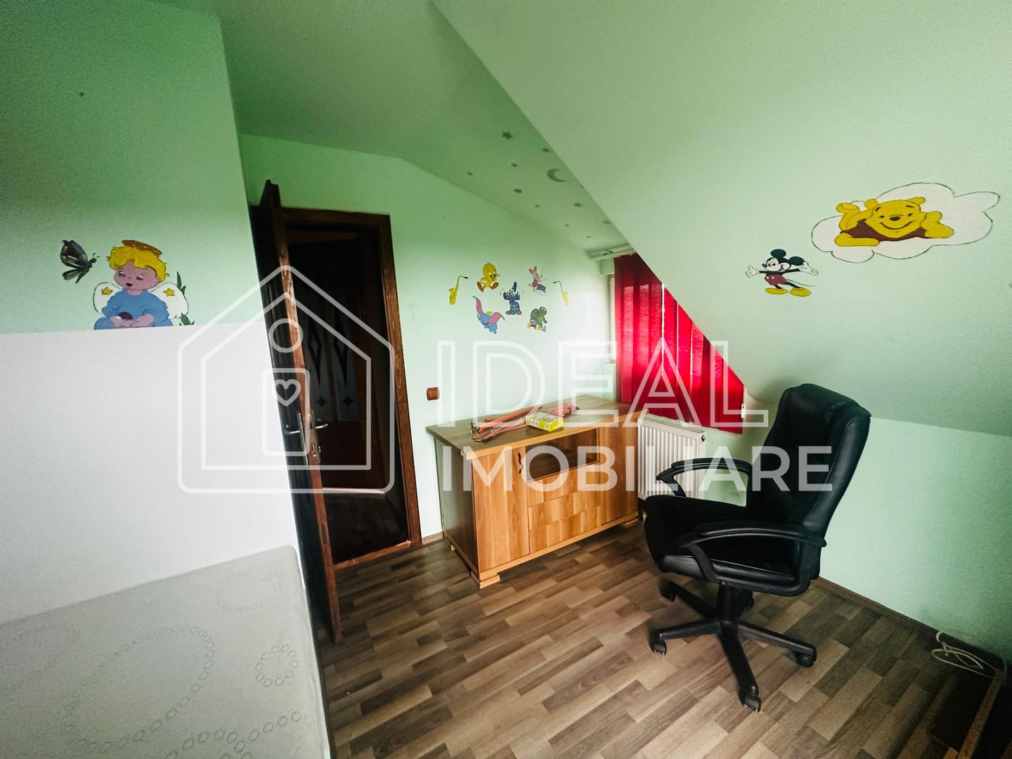 Apartament cu 3 camere la mansarda, in zona Terezian - Poză 9