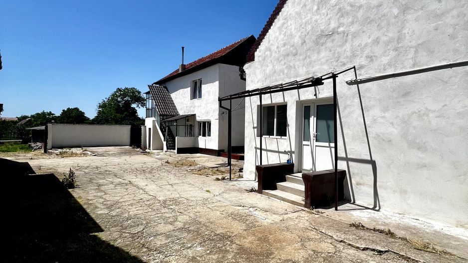 Casa in Oradea 1200 mp teren 400 mp cladiri - Poză 4