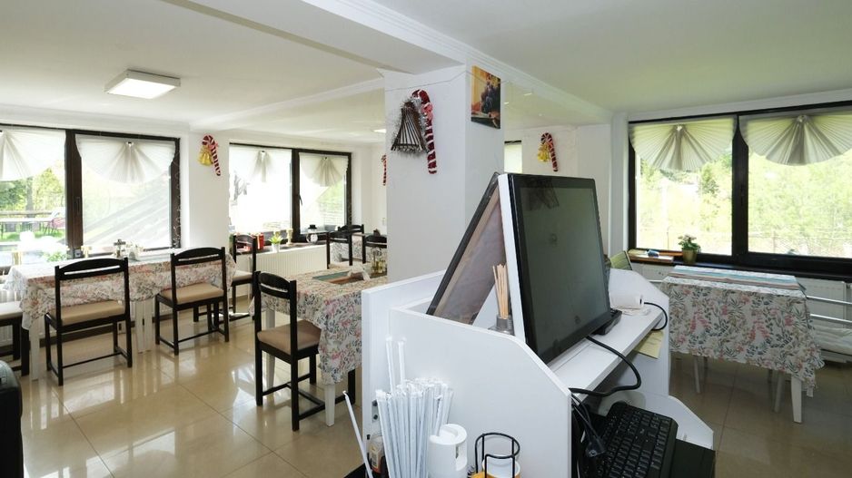 Pensiune la Cheia, moderna, functionala in totalitate, vedere mirifica (chirie) - Poză 1