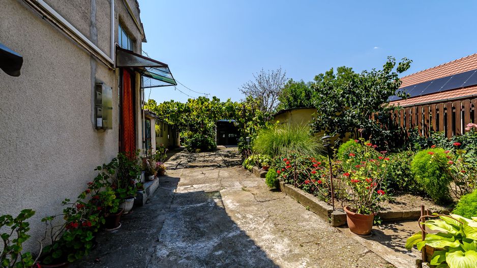 PRET NOU!!! Casa in Parneava - Poză 2