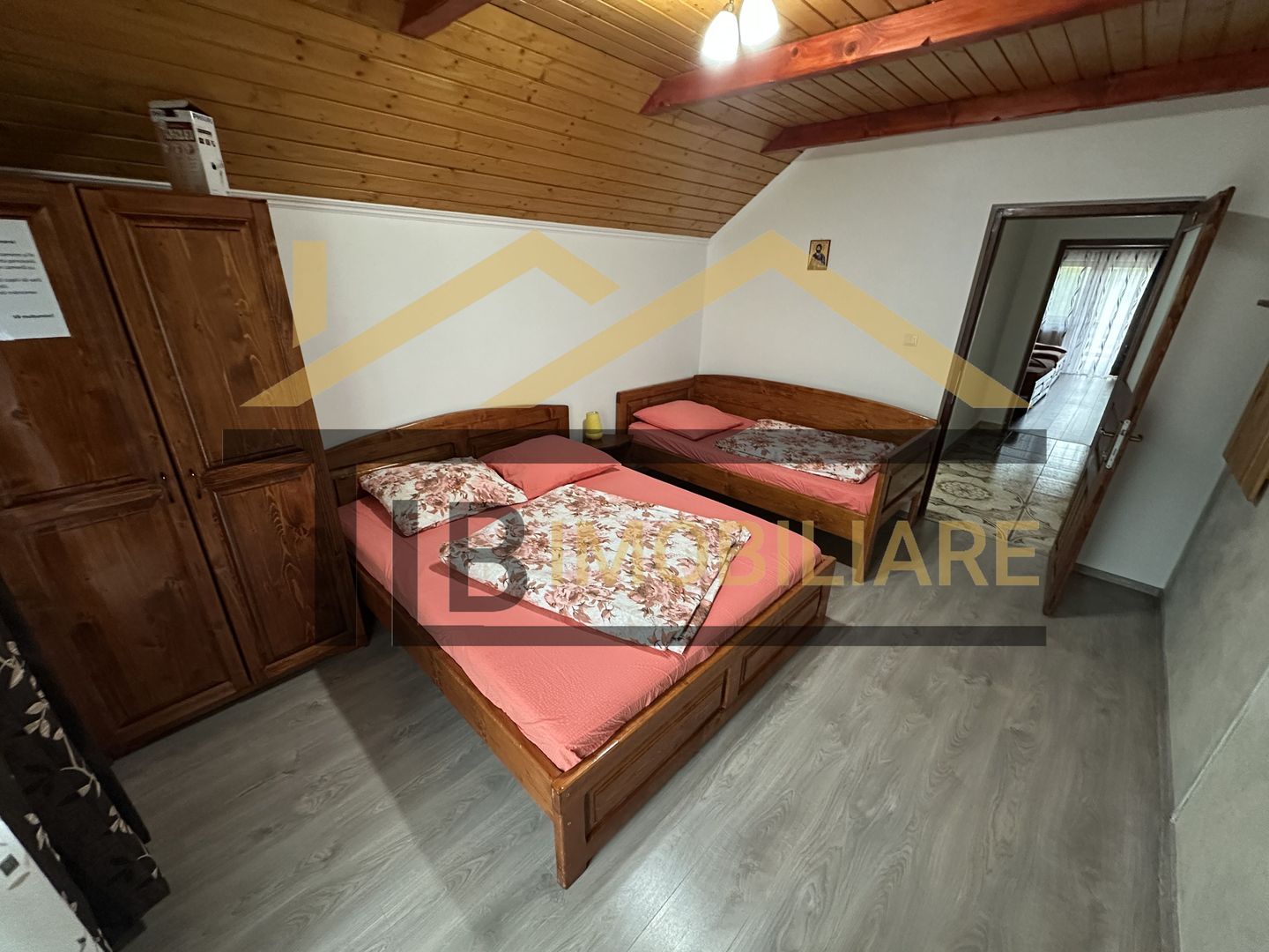 Vila cu 8 camere de vanzare, teren 1580mp, Zona Praid - Poză 10