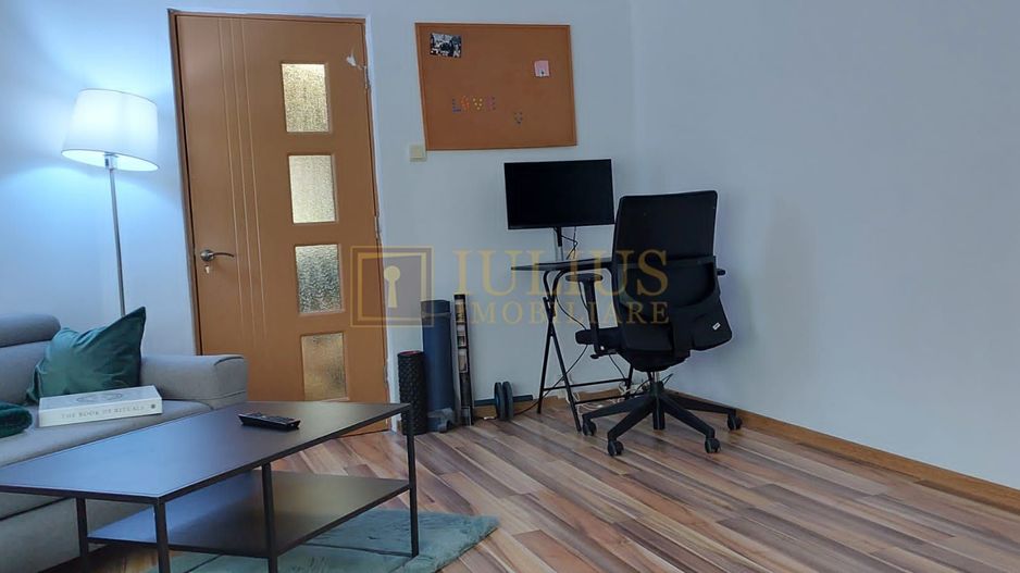 Parter inalt,  centrală proprie- in spate la Hotel Strelitia - Poză 5