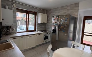 Vanzare apartament 3 camere si curte,loc de parcare Padure Rosu Chiajna - Poză 3