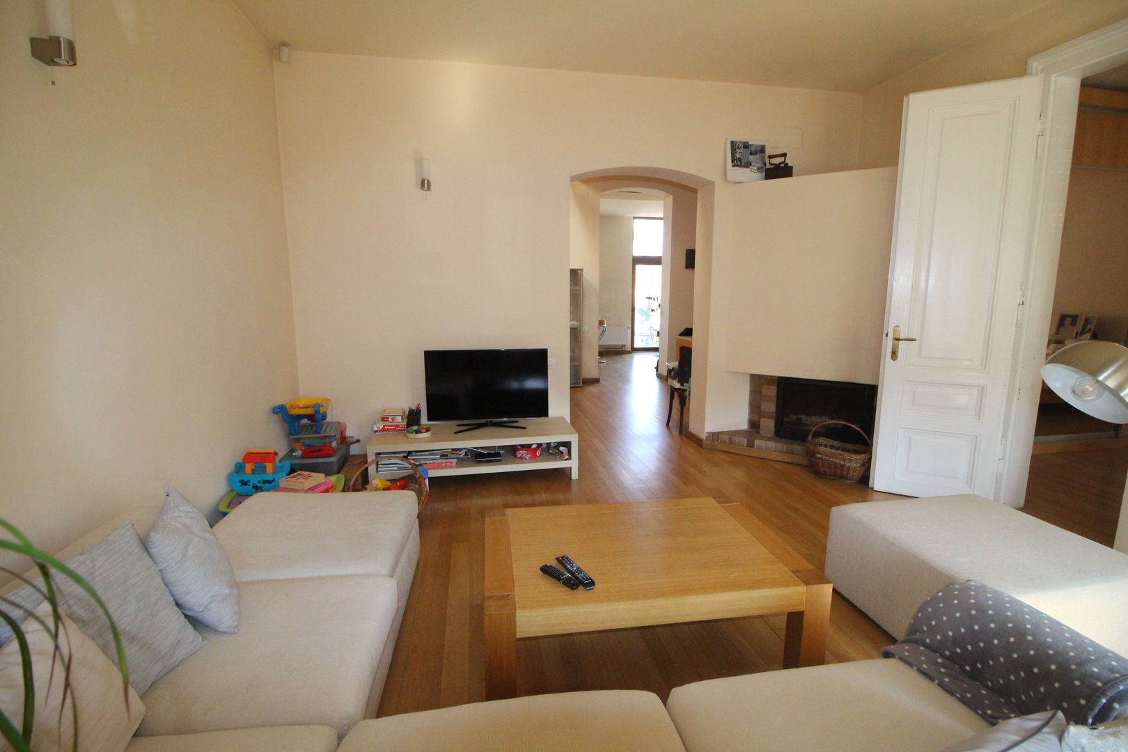 IMOBIL CU MULTIPLE DESTINATII - Poză 1