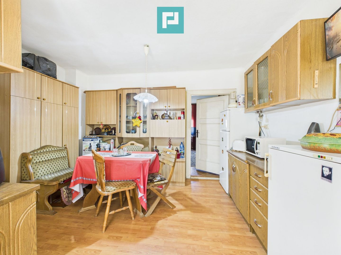 Casa de cărămidă cu 3 camere zona Uta - Poză 2