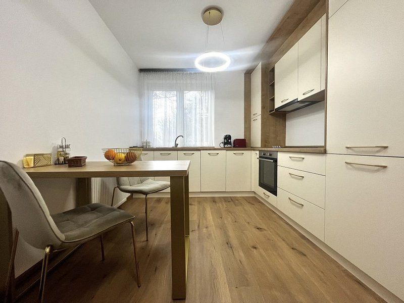 Un apartament primitor si modern, situat in zona Ultracentrală - Piața Victoriei - Poză 6