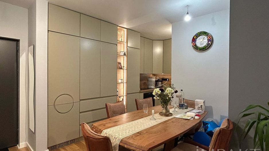 Vanzare apartament cu 3 camere, etaj intermediar, terasa, parcare! - Poză 2