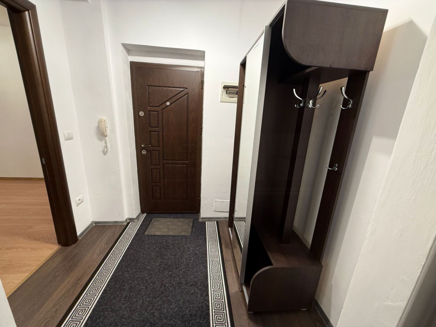 Apartament 3 camere de închiriat | Zonă centrală | Etaj 1 - Poză 8