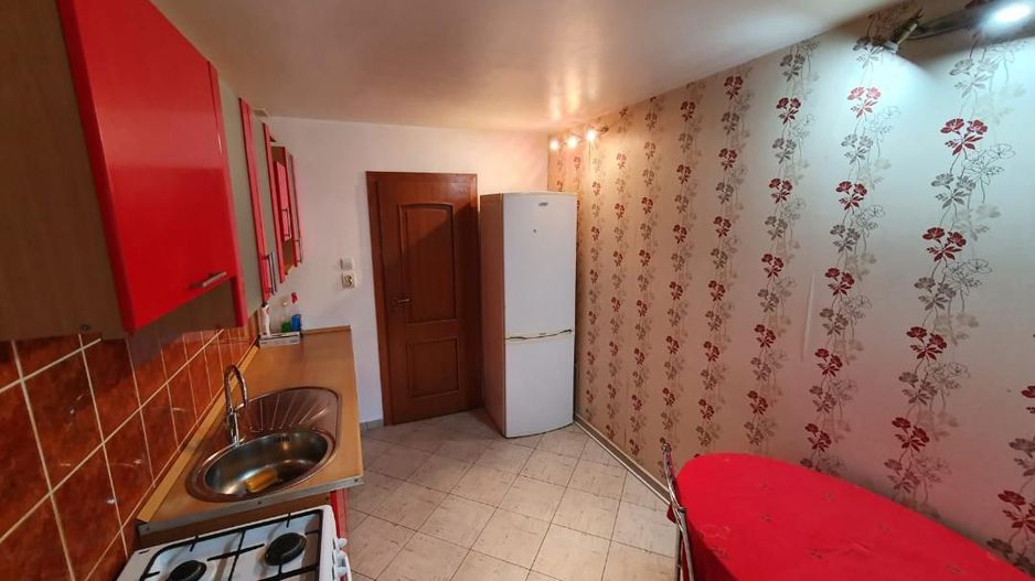 Aparament 5 camere etaj 1 zona Dambovita - Poză 6