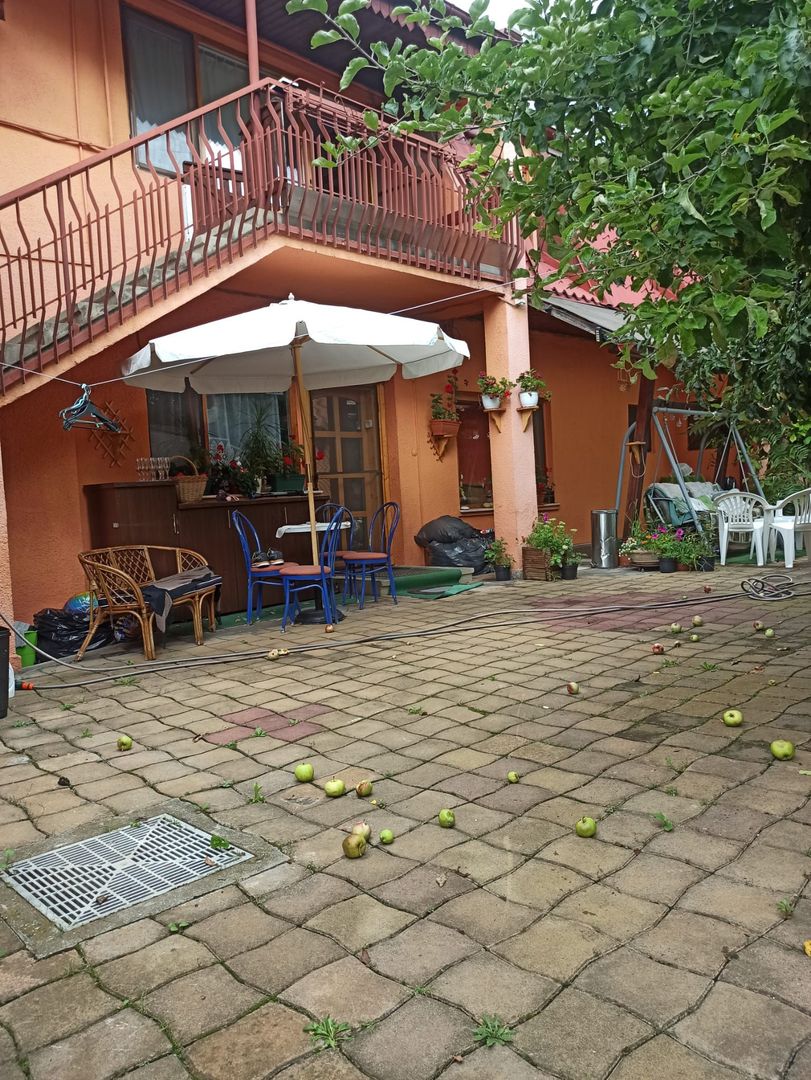 CASA CU 6 CAMERE ZONA CENTRAL - Poză 2