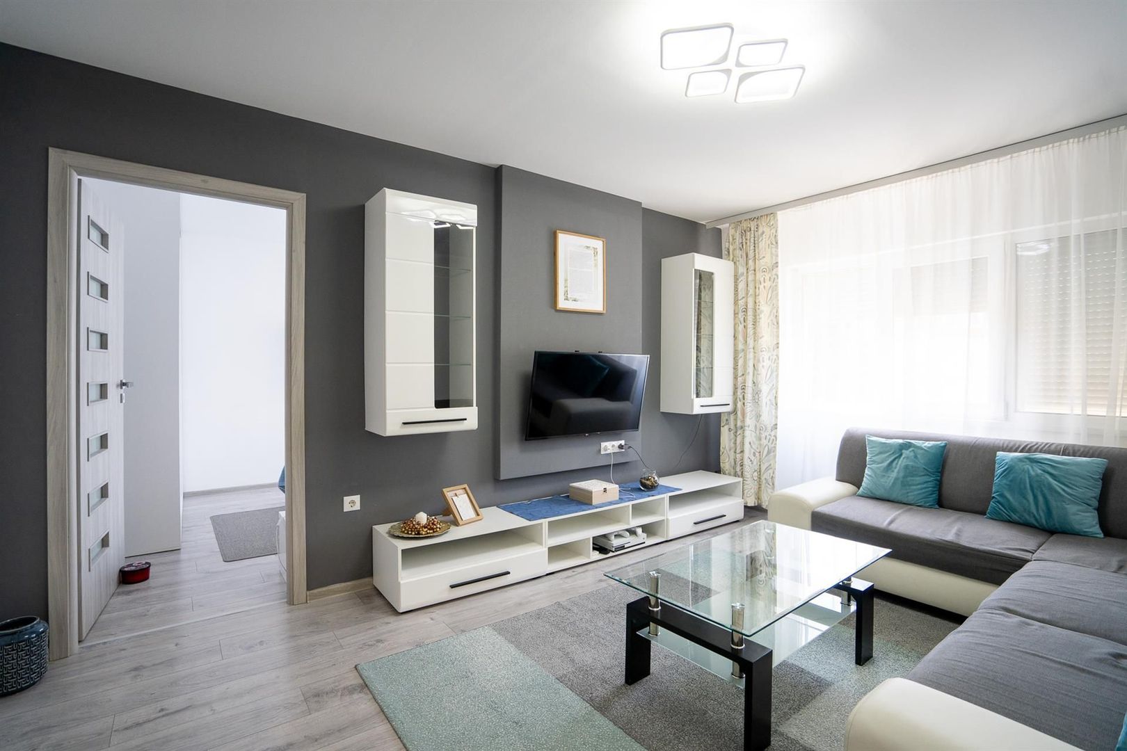 Apartament 3 camere Rogerius etaj 2 - Poză 1