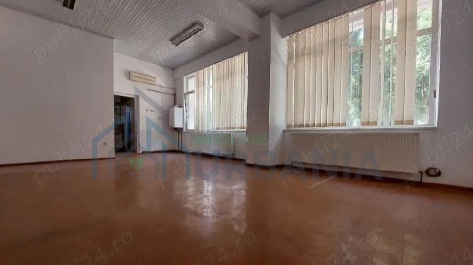 Spațiu comercial central de vânzare sau închiriere în Pașcani - Poză 1