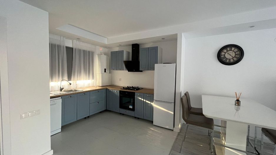 Proprietar inchiriez Cosmopolis Vila N semi-mobilat - Poză 2