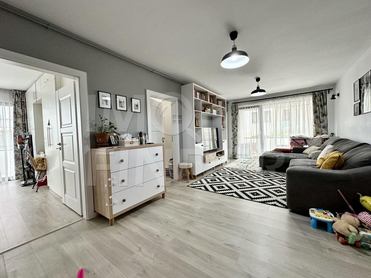 Apartament cu 3 camere  in Bună Ziua – confort, lumină și locatie excelenta - Poză 1