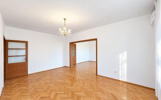 Bloc tip asociatie - zona Kiriac. 4 camere, 3 balcoane. Garaj si boxa. - Poză 2