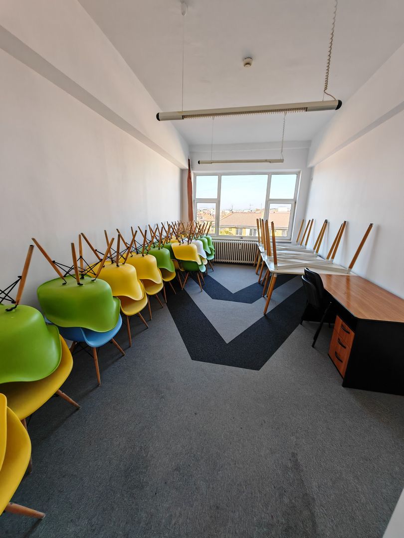 Birouri spatioase in cladire de birouri - Poză 10