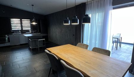 Închiriere apartament exclusivist 2 camere | Central | Terasă 20 mp