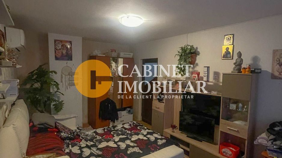 Apartament 4 camere decomandat - Poză 1