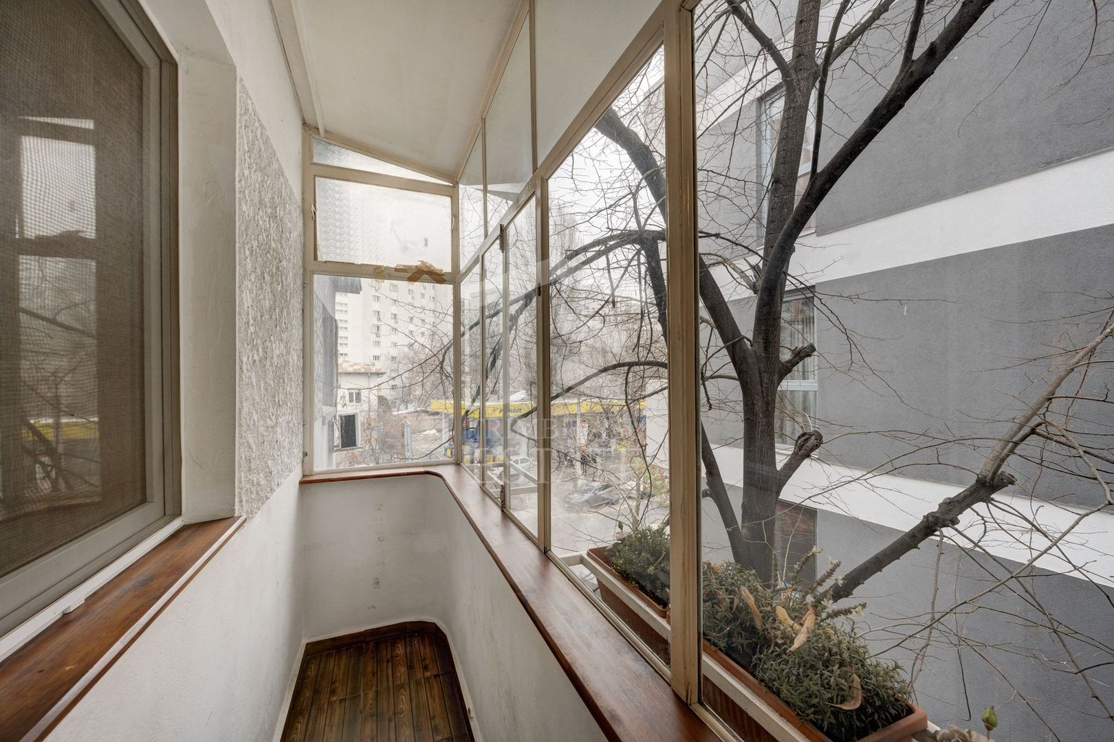 2 Apartamente  in Vila 5 Cam Metrou Basarab Gara de Nord - Poză 17