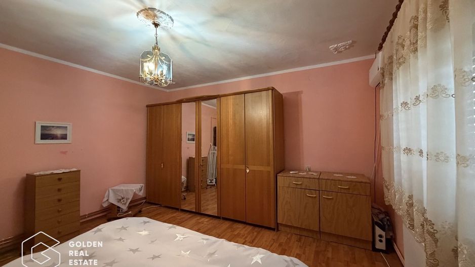 Casa cu doua corpuri de cladire in Gradiste - Poză 3