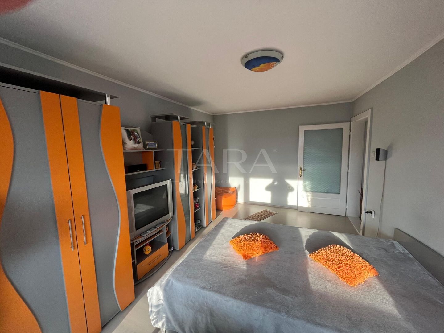 Vanzare casă cu 6 camere,  zona Someseni, central. Ideal familie. - Poză 3