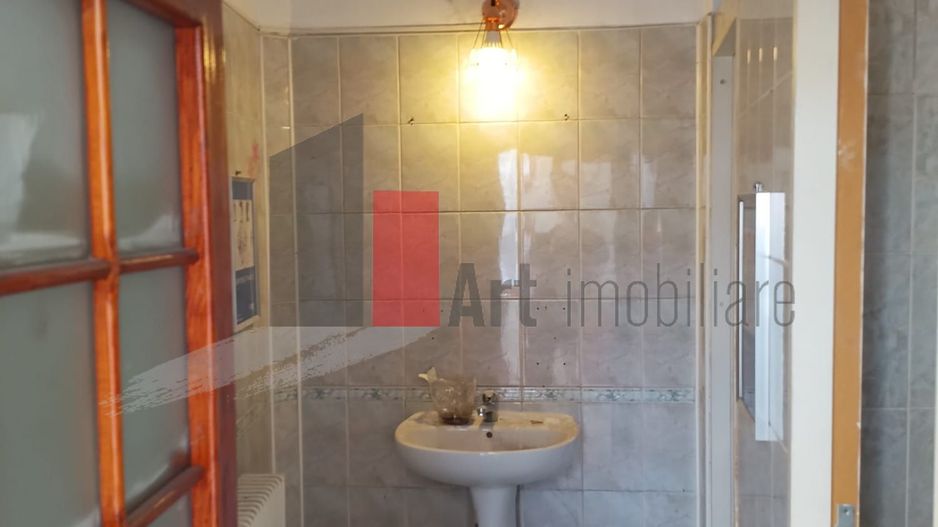 Vila  de inchiriat recent renovata - Poză 9