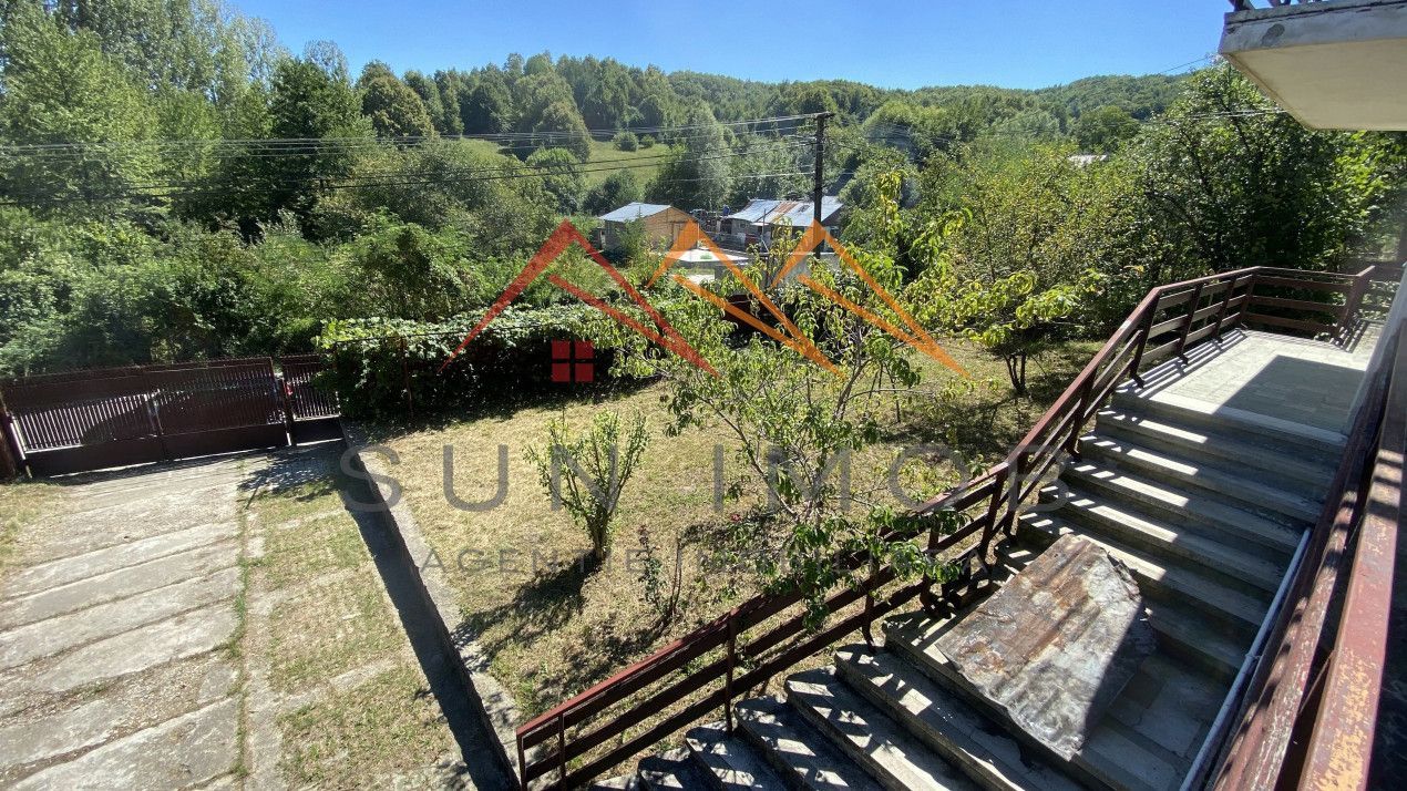 Vila de vanzare, teren 3100 mp, 7 camere, 6 grupuri sanitare, 3 CT, an 1997 - Poză 58