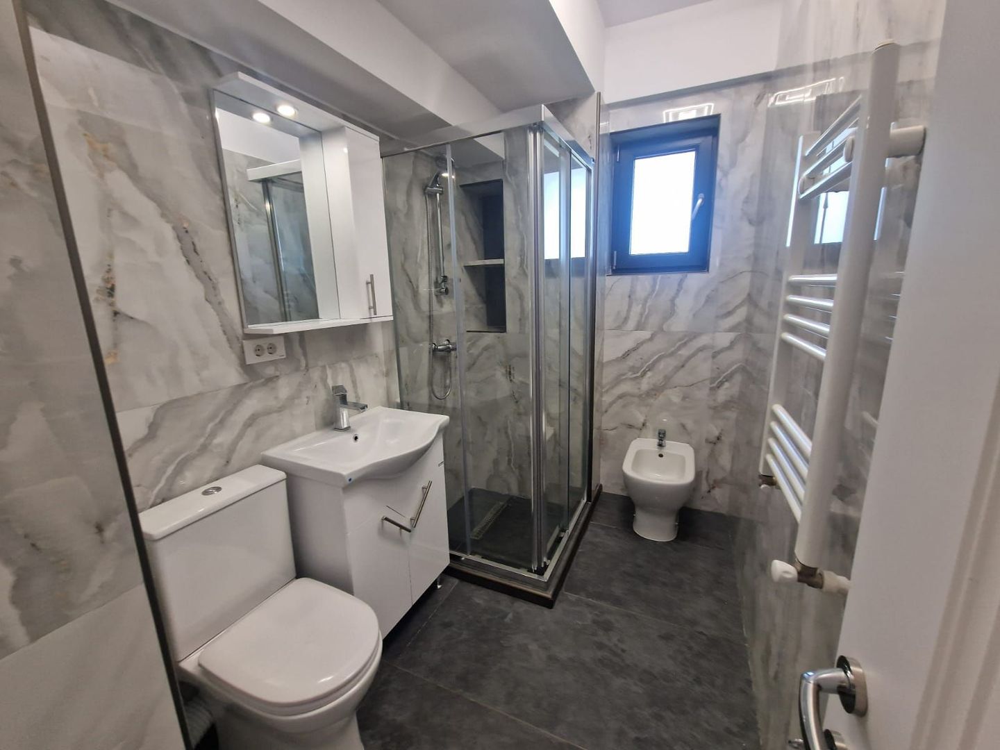 Apartament 4 camere Otopeni Central, nou, 2 locuri de parcare subterane - Poză 9