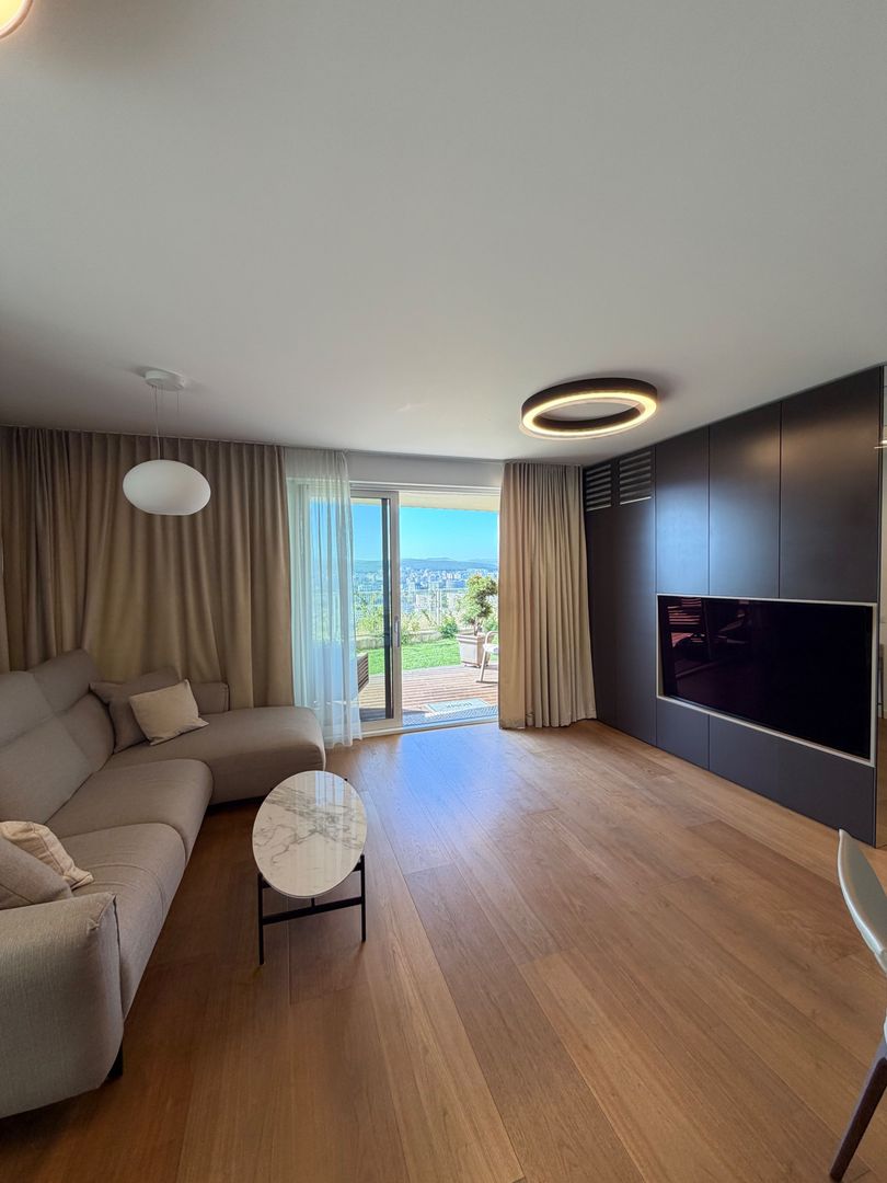 Apartament PREMIUM cu curte, terasă și lift cu acces direct în living - Poză 1